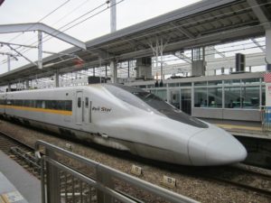 Moderner Zug in Japan